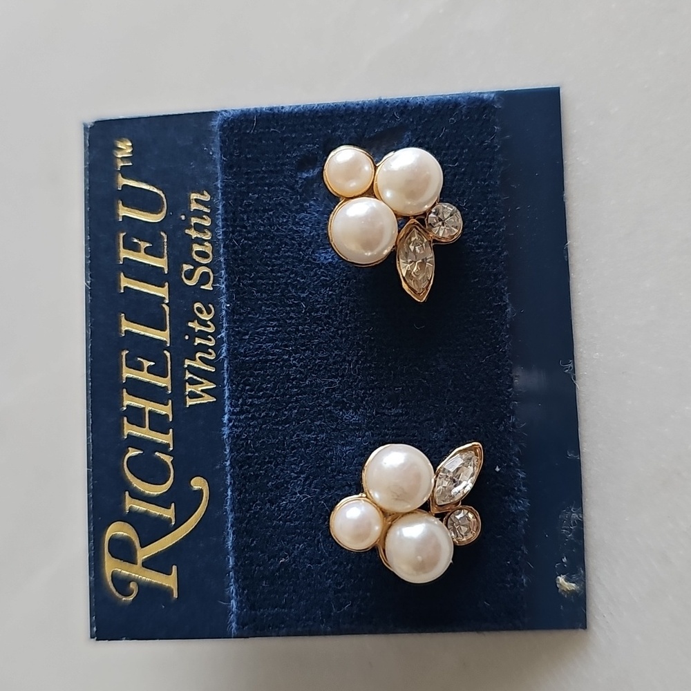 Richelieu Vintage Pearl Earrings